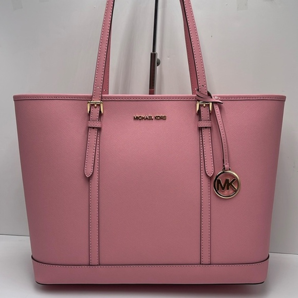 MICHAEL KORS
Jet Set Travel Lg Top Zip Shoulder Tote Saffiano Leather
Carnation